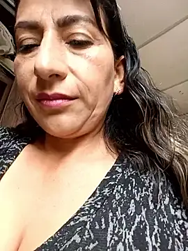 Snapshot of Lucia_Rios chatting on 04/12/26, 04:12 Lucia Rios online show from 04/12/26, 04:12