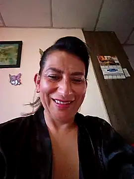 Snapshot of Lucia_Rios chatting on 04/21/26, 10:56 Lucia Rios online show from 04/21/26, 10:56