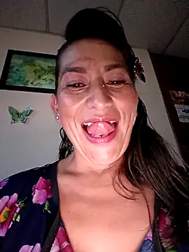 Snapshot of Lucia_Rios chatting on 05/06/26, 11:10 Lucia Rios online show from 05/06/26, 11:10