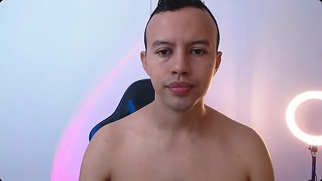 Snapshot of Damian_Wish chatting on 03/18/26, 01:47 Damian Wish online show from 03/18/26, 01:47