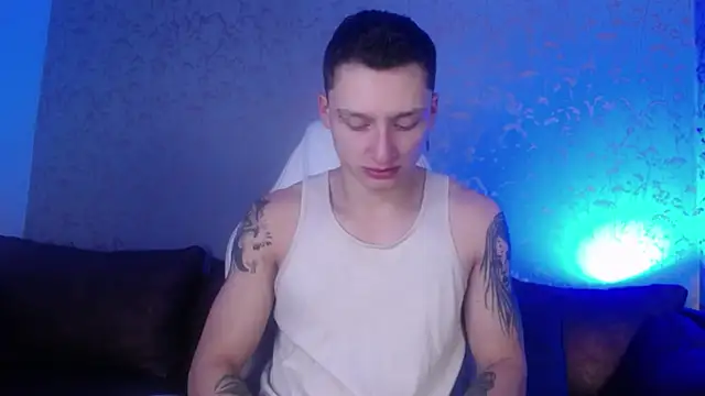 Snapshot of DIEGO_JONES chatting on 04/18/26, 12:42 DIEGO JONES online show from 04/18/26, 12:42