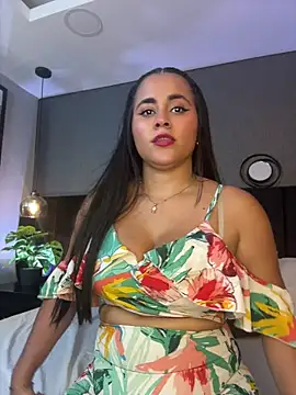 Snapshot of alejandra__garcia chatting on 05/08/26, 03:12 alejandra garcia online show from 05/08/26, 03:12