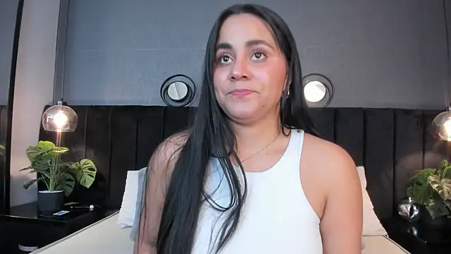 Snapshot of alejandra__garcia chatting on 06/05/26, 03:13 alejandra garcia online show from 06/05/26, 03:13