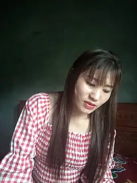 Snapshot of Lilinn_ chatting on 03/05/26, 04:08 Lilinn online show from 03/05/26, 04:08