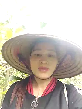 Snapshot of Lilinn_ chatting on 03/23/26, 03:43 Lilinn online show from 03/23/26, 03:43