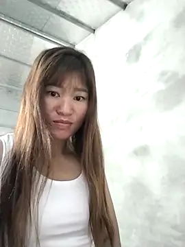Snapshot of Lilinn_ chatting on 04/01/26, 11:02 Lilinn online show from 04/01/26, 11:02