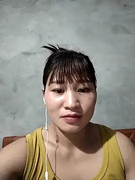 Snapshot of Lilinn_ chatting on 04/17/26, 01:03 Lilinn online show from 04/17/26, 01:03