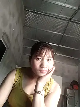 Snapshot of Lilinn_ chatting on 04/18/26, 04:38 Lilinn online show from 04/18/26, 04:38