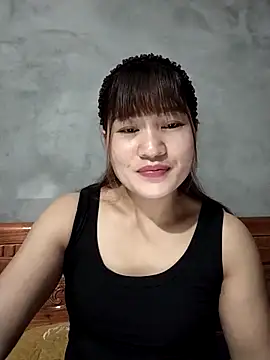Snapshot of Lilinn_ chatting on 04/25/26, 04:48 Lilinn online show from 04/25/26, 04:48