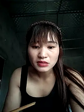 Snapshot of Lilinn_ chatting on 04/26/26, 04:54 Lilinn online show from 04/26/26, 04:54