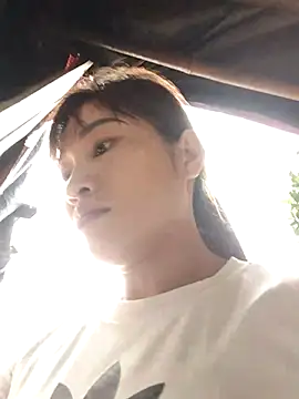 Snapshot of Lilinn_ chatting on 05/08/26, 12:27 Lilinn online show from 05/08/26, 12:27