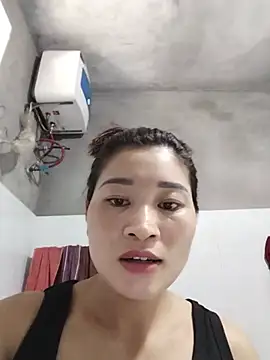 Snapshot of Lilinn_ chatting on 06/03/26, 12:13 Lilinn online show from 06/03/26, 12:13