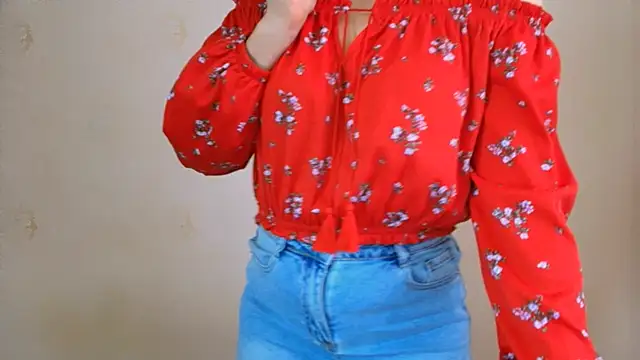 Snapshot of Inessa_beauty chatting on 05/19/26, 02:23 Inessa beauty online show from 05/19/26, 02:23