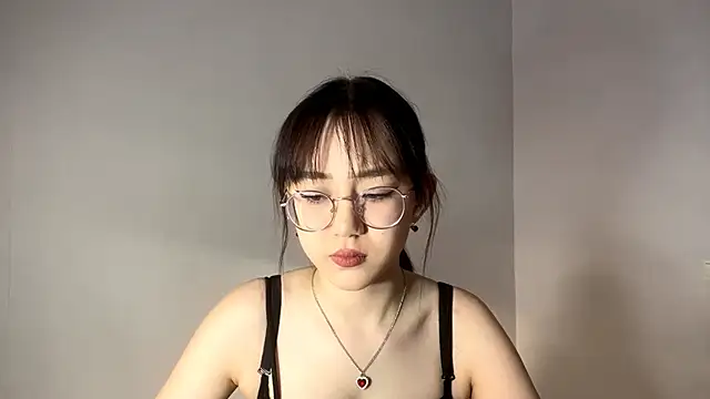 Snapshot of SolvedGlobe chatting on 03/09/26, 01:04 SolvedGlobe online show from 03/09/26, 01:04