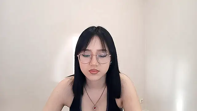 Snapshot of SolvedGlobe chatting on 03/23/26, 01:48 SolvedGlobe online show from 03/23/26, 01:48