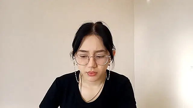 Snapshot of SolvedGlobe chatting on 04/16/26, 01:12 SolvedGlobe online show from 04/16/26, 01:12