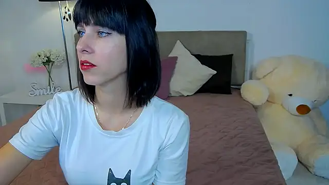 Snapshot of HeidieRaven chatting on 04/15/26, 12:34 HeidieRaven online show from 04/15/26, 12:34