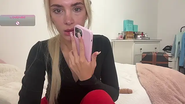 Naughtyblondex online show from 07/17/26, 08:14