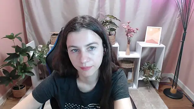 Snapshot of MistyBree chatting on 05/07/26, 08:20 MistyBree online show from 05/07/26, 08:20