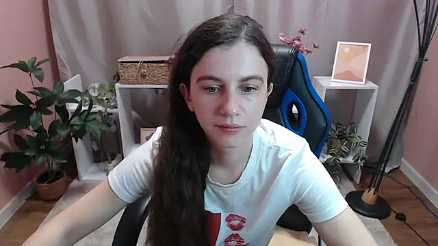 Snapshot of MistyBree chatting on 05/16/26, 10:47 MistyBree online show from 05/16/26, 10:47