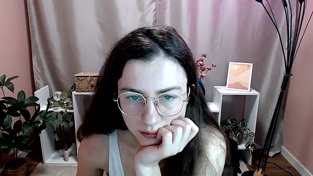 Snapshot of MistyBree chatting on 05/22/26, 08:21 MistyBree online show from 05/22/26, 08:21