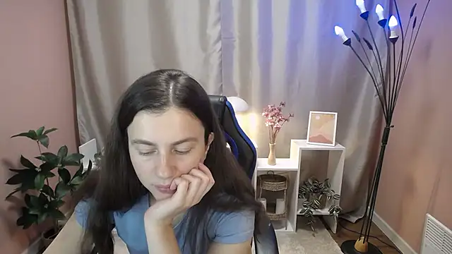 Snapshot of MistyBree chatting on 06/11/26, 08:01 MistyBree online show from 06/11/26, 08:01