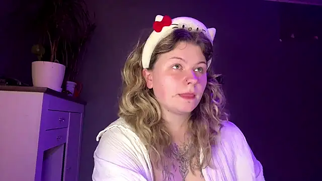 YoungAlina online show from 05/22/26, 10:37