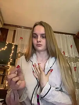 LunaVey online show from 06/05/26, 06:24