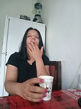 Snapshot of roxana_e43 chatting on 06/08/26, 03:07 roxana e43 online show from 06/08/26, 03:07