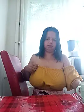 Snapshot of roxana_e43 chatting on 06/09/26, 03:40 roxana e43 online show from 06/09/26, 03:40