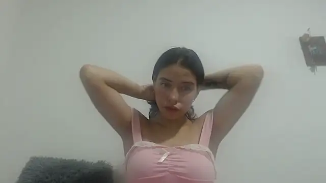 Snapshot of Miranda-cambell chatting on 04/17/26, 04:43 Miranda-cambell online show from 04/17/26, 04:43