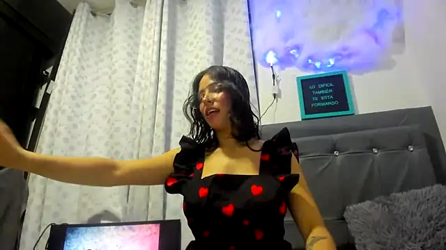 Snapshot of Miranda-cambell chatting on 05/29/26, 11:25 Miranda-cambell online show from 05/29/26, 11:25