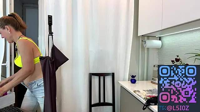 Lizacams online show from 07/25/26, 04:37