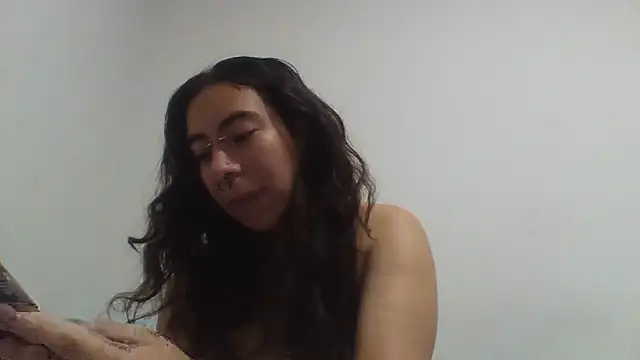 Moonandzukko online show from 04/15/26, 12:39