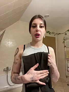 Snapshot of Johanna420 chatting on 03/26/26, 10:48 Johanna420 online show from 03/26/26, 10:48