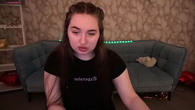 Snapshot of RapunzelAngel chatting on 04/13/26, 05:46 RapunzelAngel online show from 04/13/26, 05:46