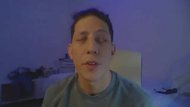 Snapshot of TitanNoir chatting on 04/05/26, 11:40 TitanNoir online show from 04/05/26, 11:40