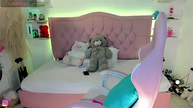 Snapshot of Zoe_Luxxe_ chatting on 03/19/26, 11:09 Zoe Luxxe online show from 03/19/26, 11:09