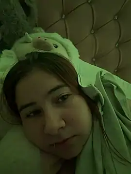 Snapshot of Zoe_Luxxe_ chatting on 04/25/26, 11:24 Zoe Luxxe online show from 04/25/26, 11:24