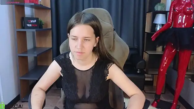Snapshot of Molly_Miavka chatting on 06/19/26, 06:40 Molly Miavka online show from 06/19/26, 06:40