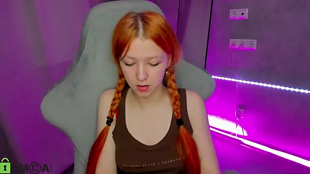 Snapshot of Emma_Dusk chatting on 05/20/26, 12:39 Emma Dusk online show from 05/20/26, 12:39