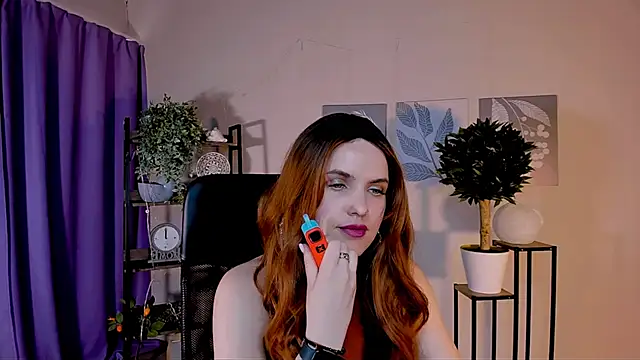 Snapshot of AliceSmite chatting on 05/17/26, 01:29 AliceSmite online show from 05/17/26, 01:29