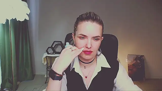 Snapshot of AliceSmite chatting on 05/26/26, 11:06 AliceSmite online show from 05/26/26, 11:06