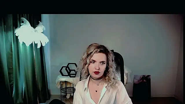 Snapshot of AliceSmite chatting on 06/10/26, 01:32 AliceSmite online show from 06/10/26, 01:32