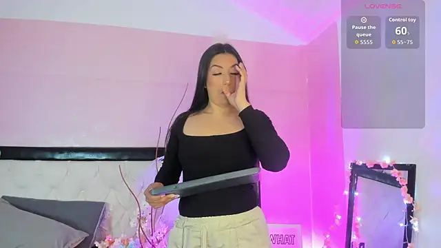 Snapshot of Emily_Roussee chatting on 04/11/26, 11:36 Emily Roussee online show from 04/11/26, 11:36