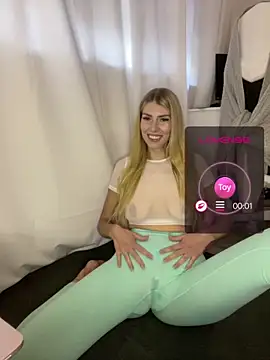 SoniaXOXO online show from 05/01/26, 04:11