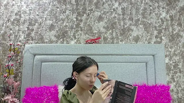 Snapshot of Naomimolie chatting on 06/10/26, 12:26 Naomimolie online show from 06/10/26, 12:26