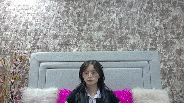 Naomimolie online show from 06/19/26, 12:31
