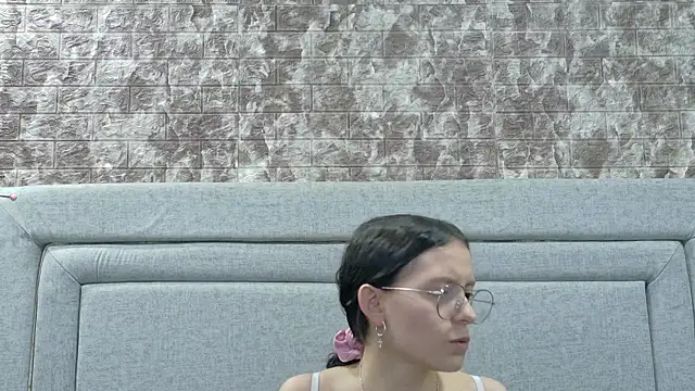 Naomimolie online show from 06/23/26, 11:52