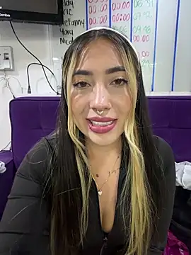 ManuelaVeeleez online show from 05/22/26, 04:41